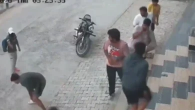 हरियाणा के हांसी में जिम संचालक कपिल की दिनदहाड़े गोली मारकर हत्या। बाइक सवार बदमाशों ने 5 सेकेंड में 10 राउंड फायर किए।