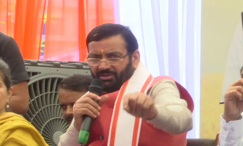 ट्रांसफार्मर लगाने में देरी, ठेकेदार के खिलाफ एफआईआर के निर्देश