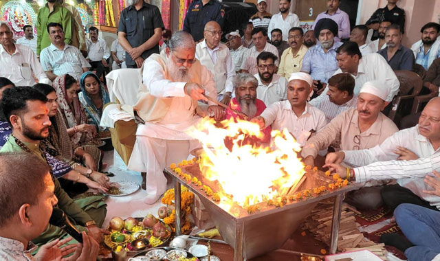 नरेंद्र मोदी के बतौर प्रधानमंत्री सबसे लंबा कार्यकाल होने पर हवन-यज्ञ कर दीर्घायु की कामना