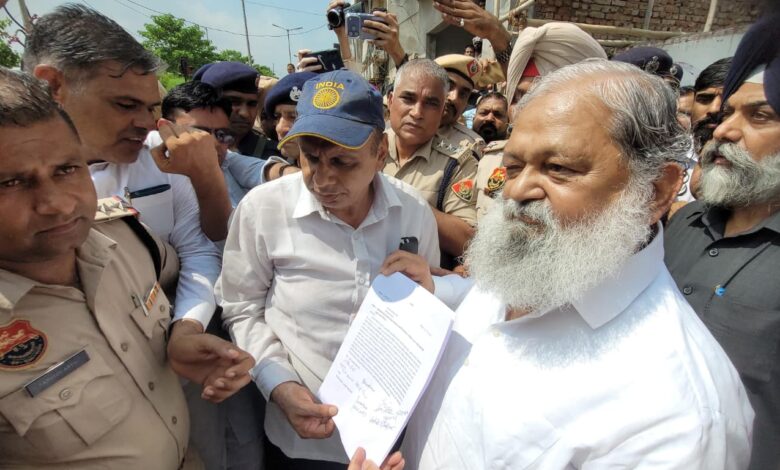 अंबाला में प्रदर्शन कर रहे हरियाणा रोडवेज कर्मचारियों से सीधे मिले परिवहन मंत्री, आश्वासन के बाद खत्म हुआ प्रदर्शन