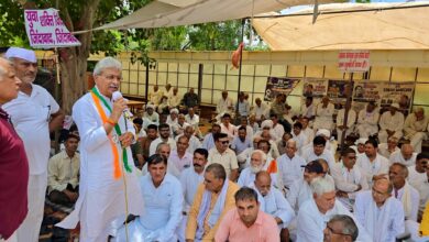 'युवाओं के भविष्य से खिलवाड़ नहीं होने देंगे': धरना स्थल पहुंचे कांग्रेस अध्यक्ष राव नरेंद्र सिंह, सरकार पर साधा निशाना